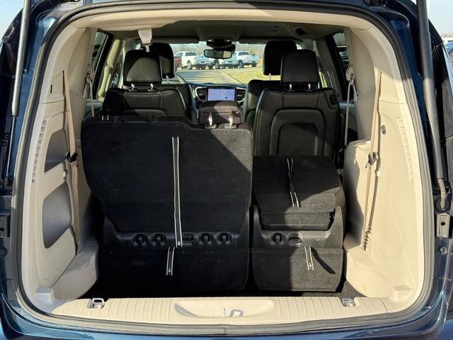 Used 2024 Chrysler Pacifica Touring-L FWD image 6