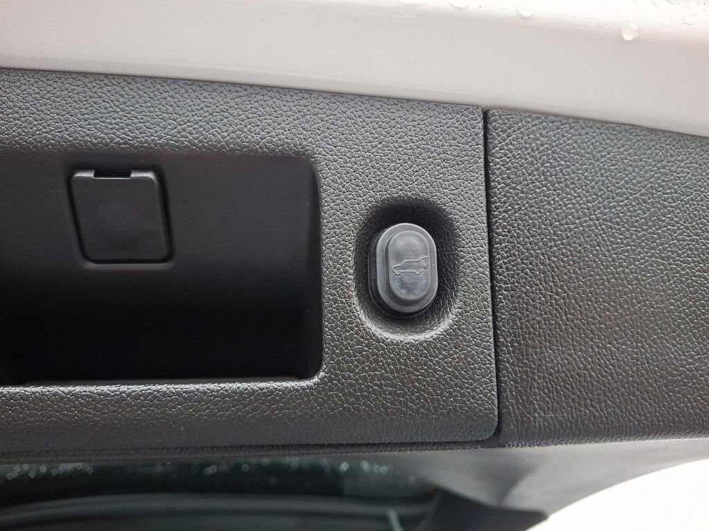 Used 2019 GMC Yukon XL SLT w/ Graphite Performance Edition image 33