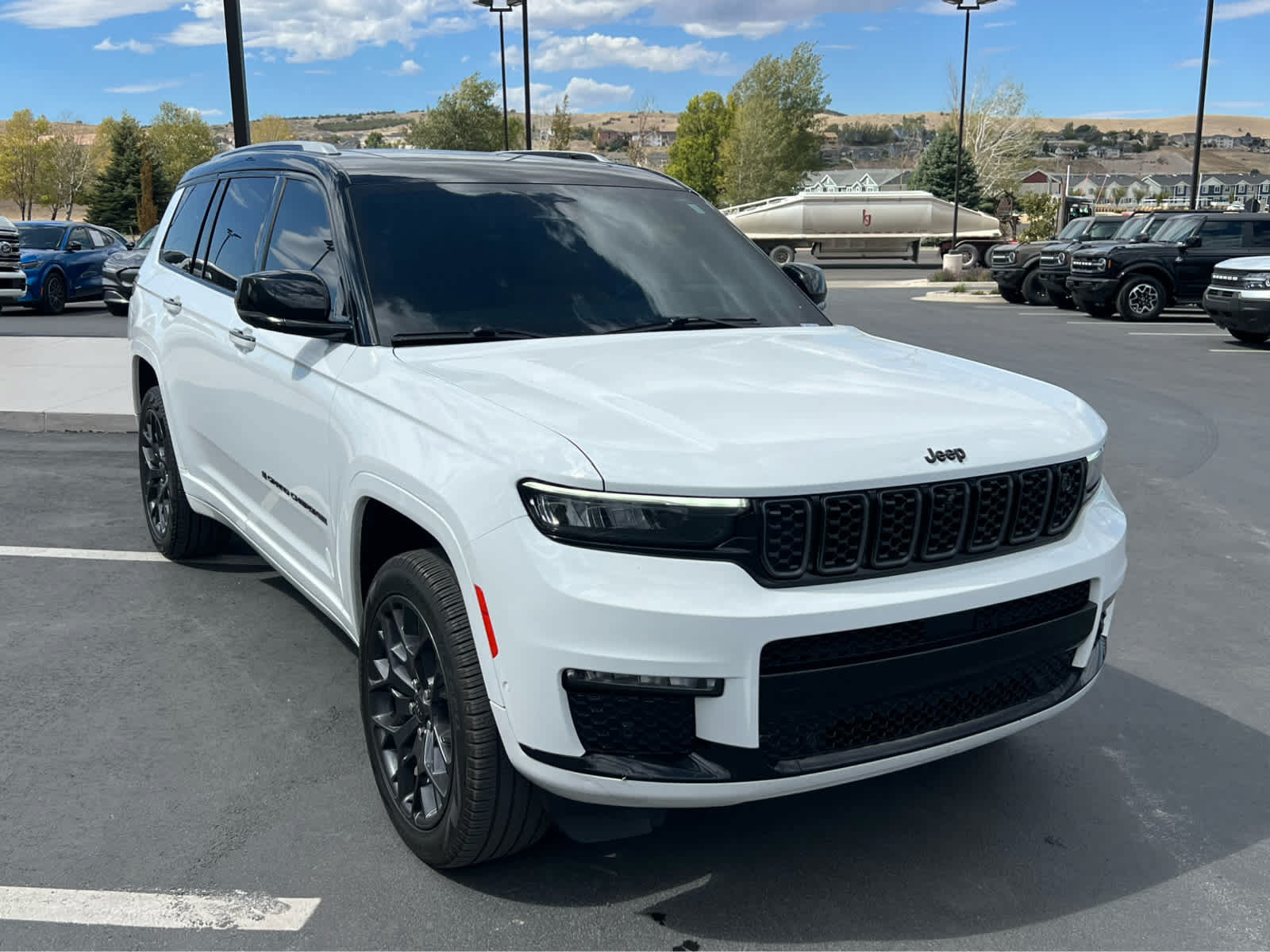 Used 2023 Jeep Grand Cherokee L Summit w/ Advanced Protech Group IV AWD/4WD image 4