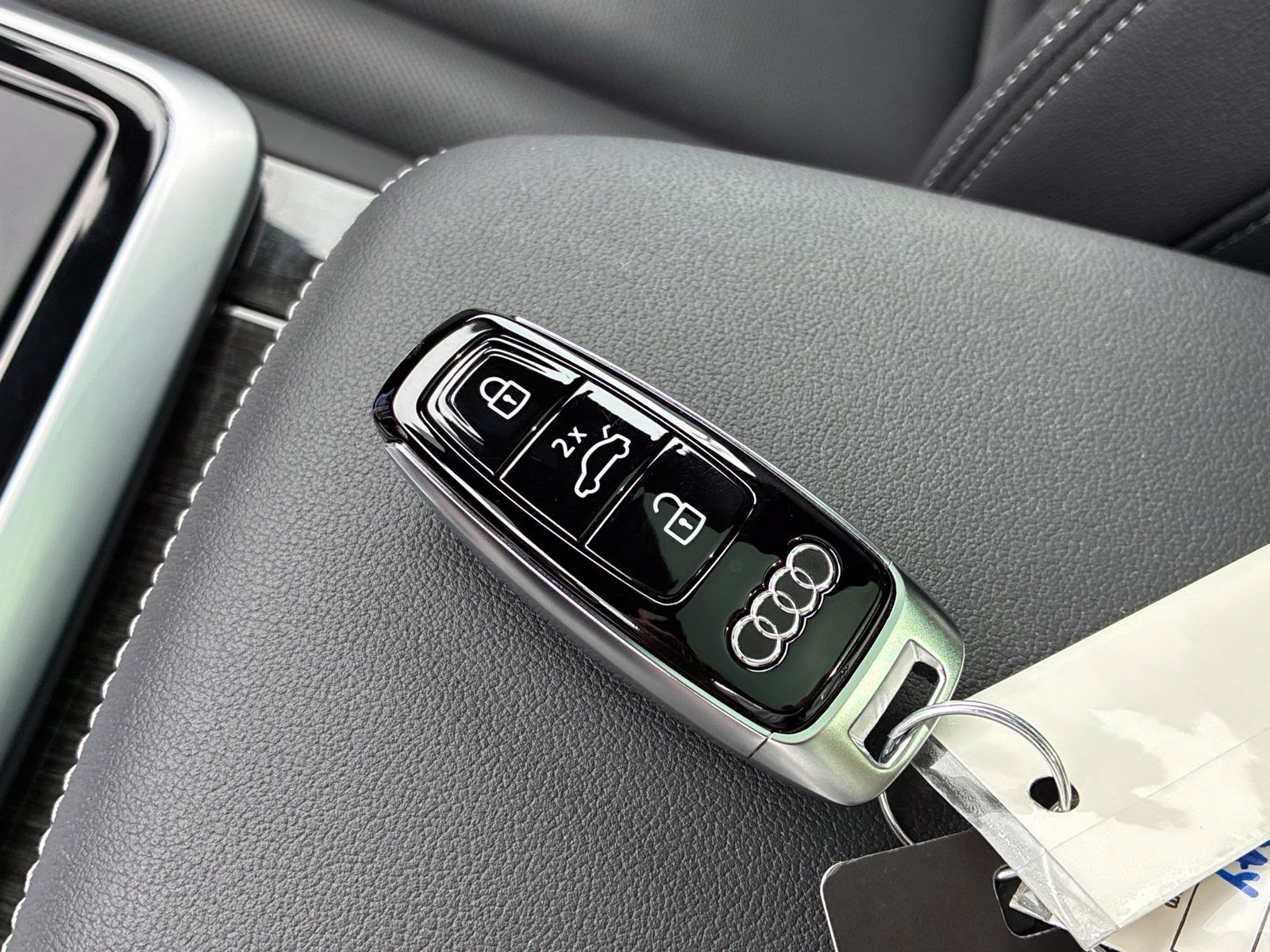 Used 2025 Audi Q8 Premium Plus AWD/4WD image 28
