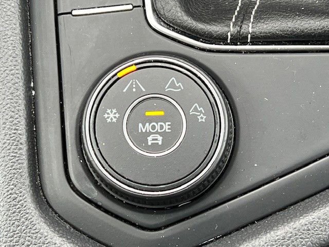 Used 2022 Volkswagen Taos SE image 25