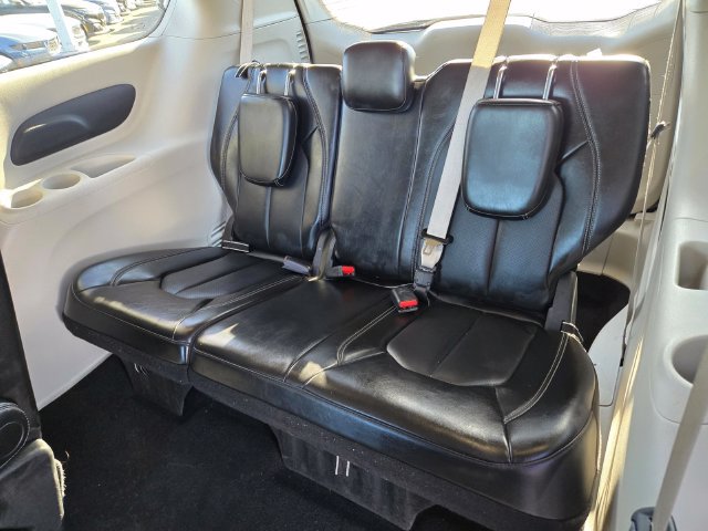 Used 2024 Chrysler Pacifica Touring-L FWD image 11
