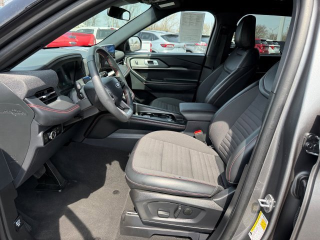 Certified 2025 Ford Explorer ST-Line w/ ST-Line Street Pack AWD/4WD image 15