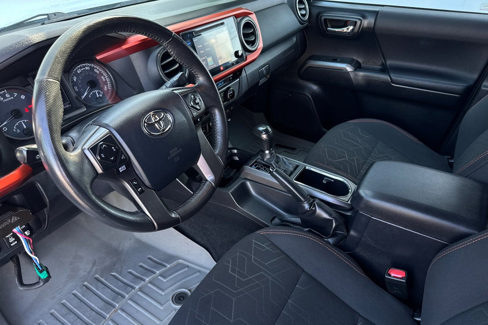 Used 2017 Toyota Tacoma TRD Off-Road AWD/4WD image 3