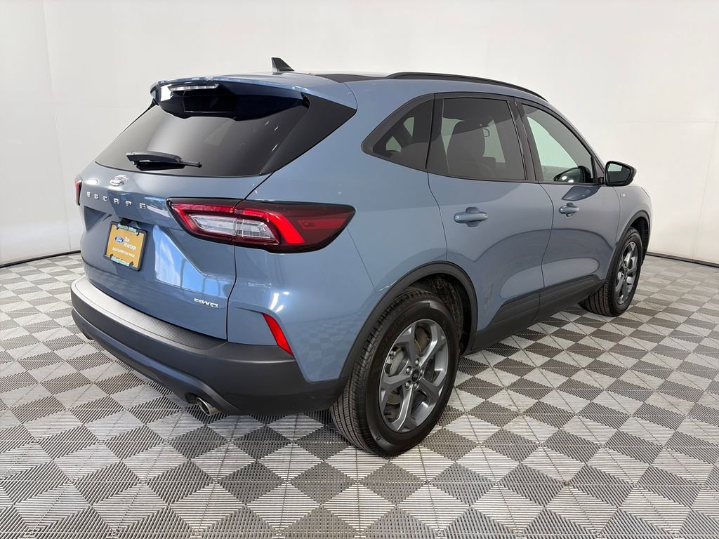 Certified 2025 Ford Escape ST-Line Select AWD/4WD image 7