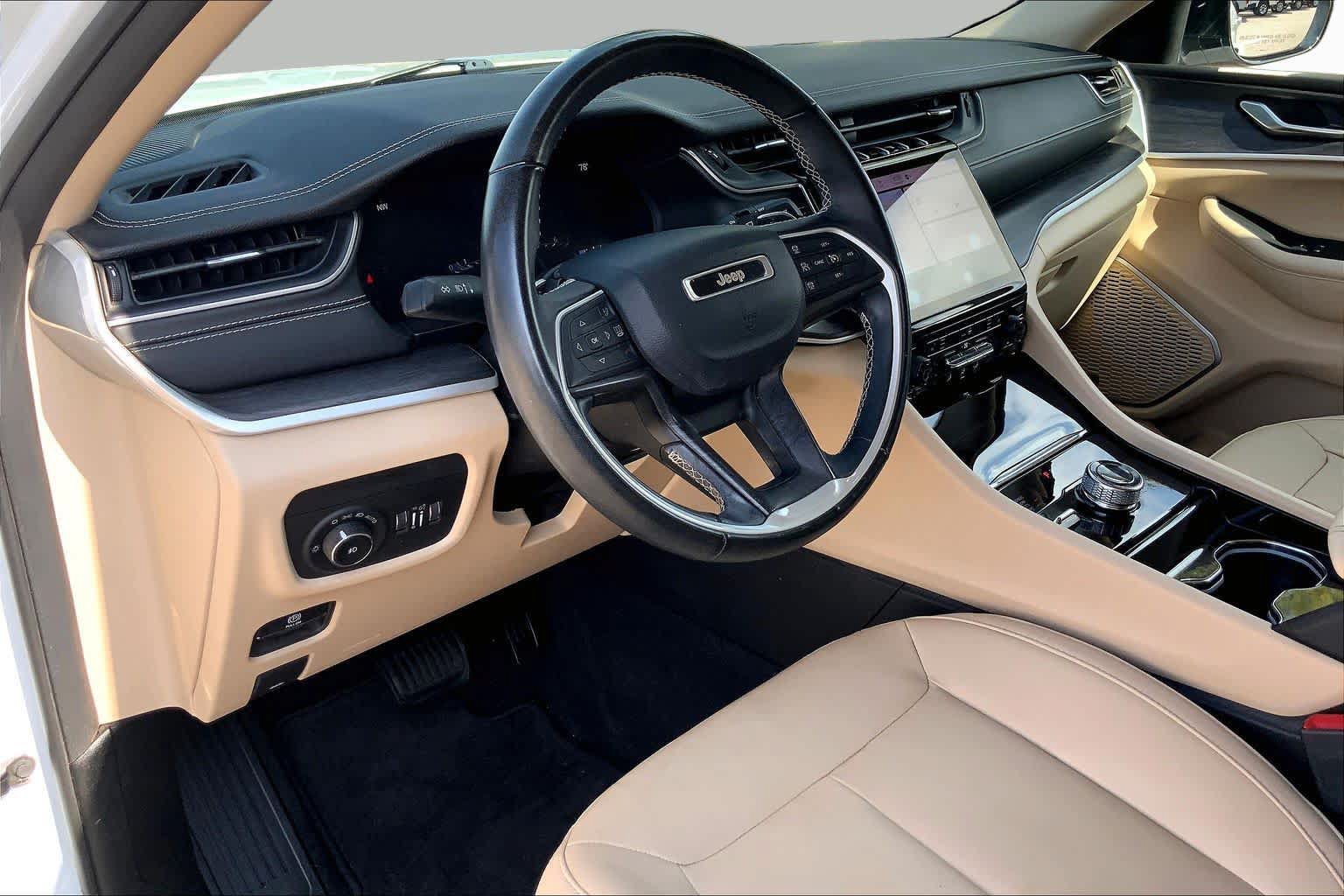 Used 2022 Jeep Grand Cherokee L Limited AWD/4WD image 18