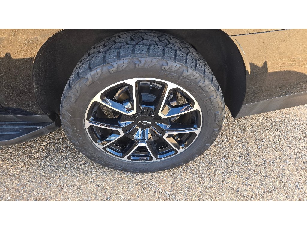 Used 2024 Chevrolet Suburban RST w/ Luxury Package AWD/4WD image 11