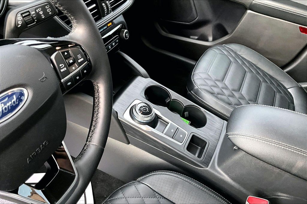 Certified 2024 Ford Escape Platinum w/ Premium Technology Package AWD/4WD image 16