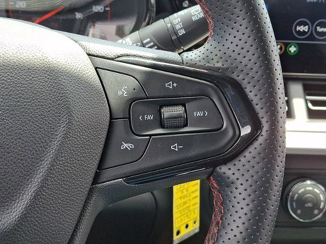 Used 2024 Chevrolet Trax RS w/ Driver Confidence Package FWD image 21