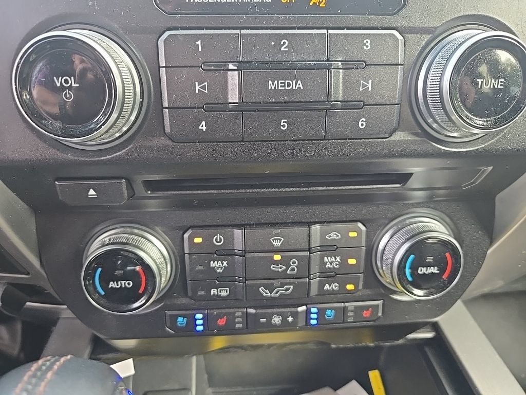 Certified 2018 Ford F150 Platinum w/ Equipment Group 701A Luxury AWD/4WD image 21