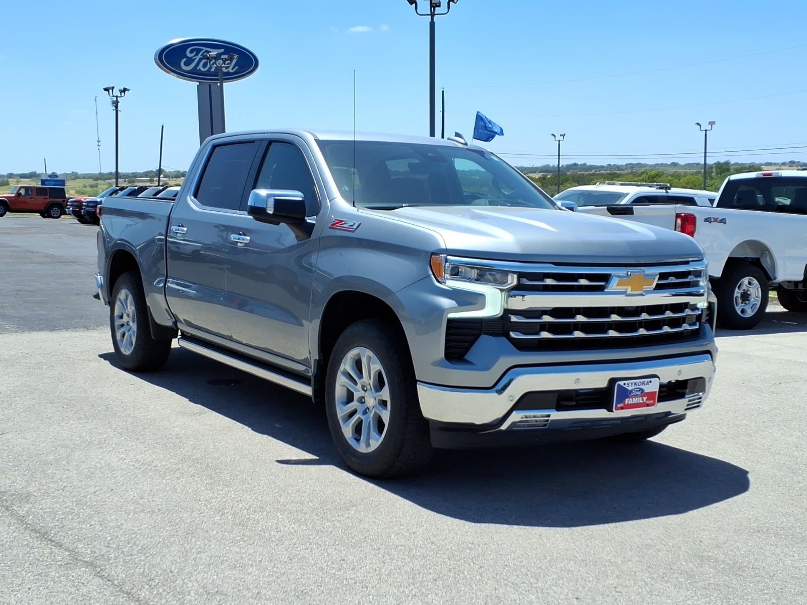 Used 2024 Chevrolet Silverado 1500 LTZ AWD/4WD image 3