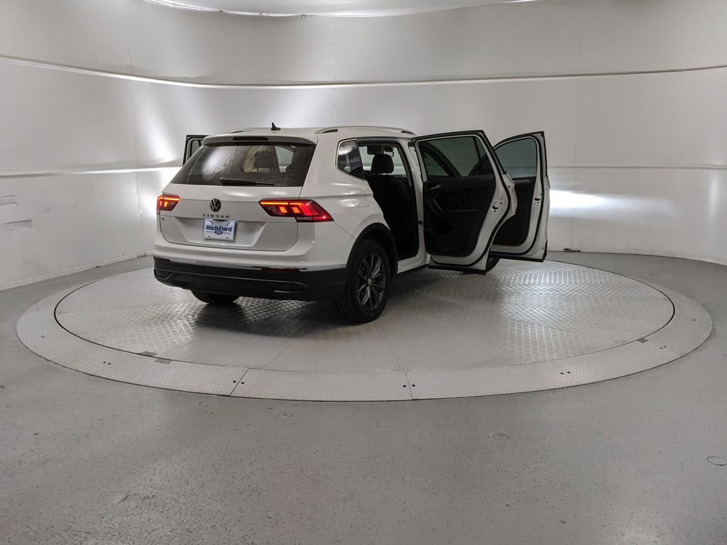 Used 2022 Volkswagen Tiguan SE image 9