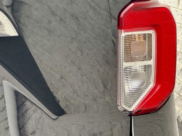 Certified 2021 Ford Explorer XLT w/ Equipment Group 202A image 11