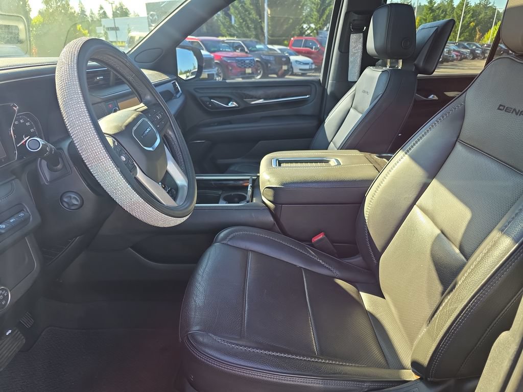 Used 2021 GMC Yukon Denali w/ Denali Premium Package AWD/4WD image 5