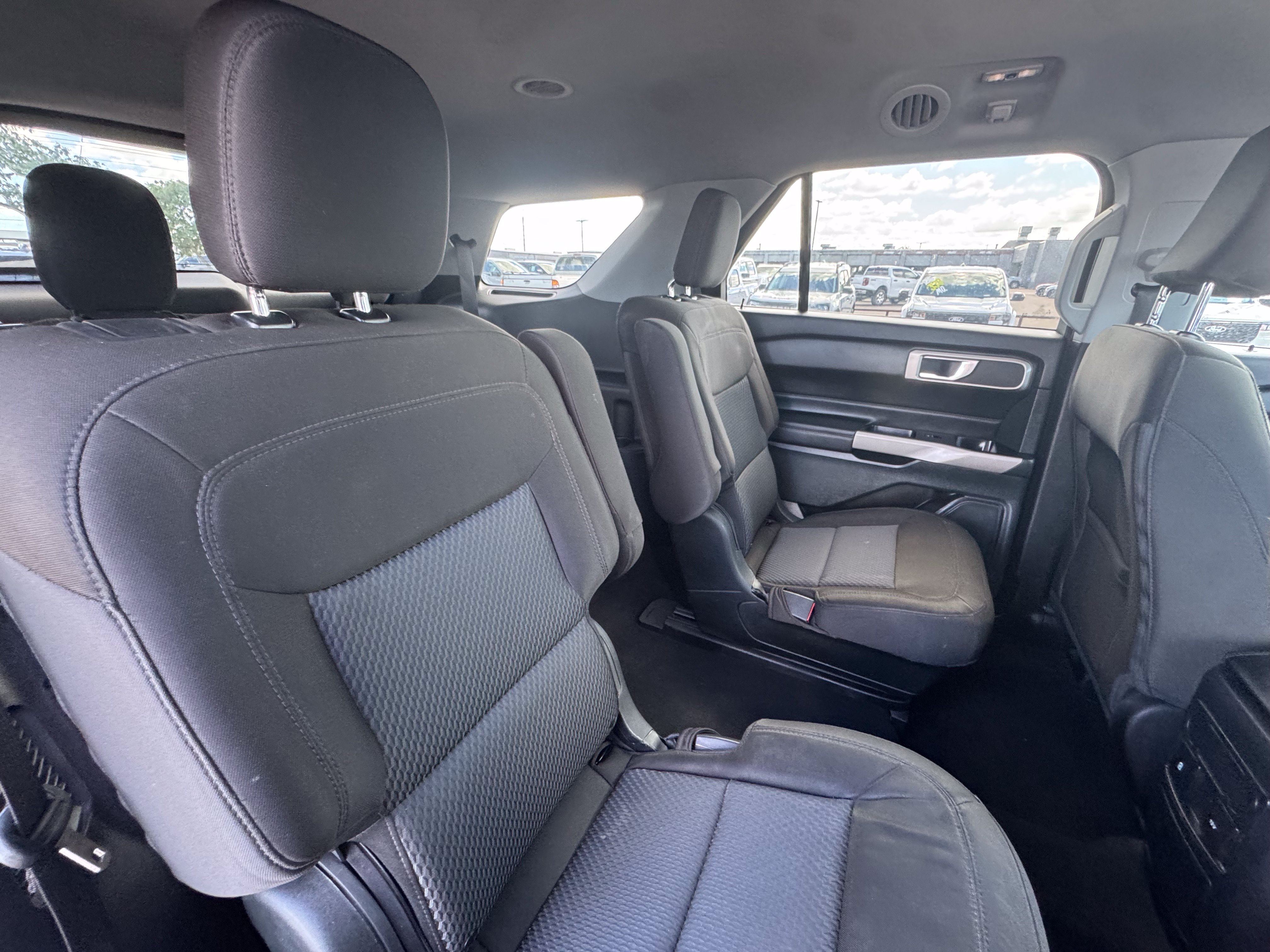 Certified 2024 Ford Explorer XLT RWD image 30