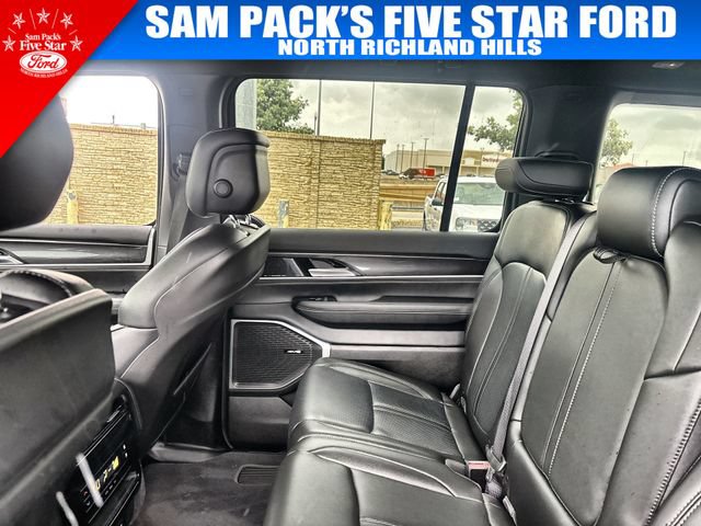 Used 2024 Jeep Wagoneer 4WD w/ Premium Group I image 14