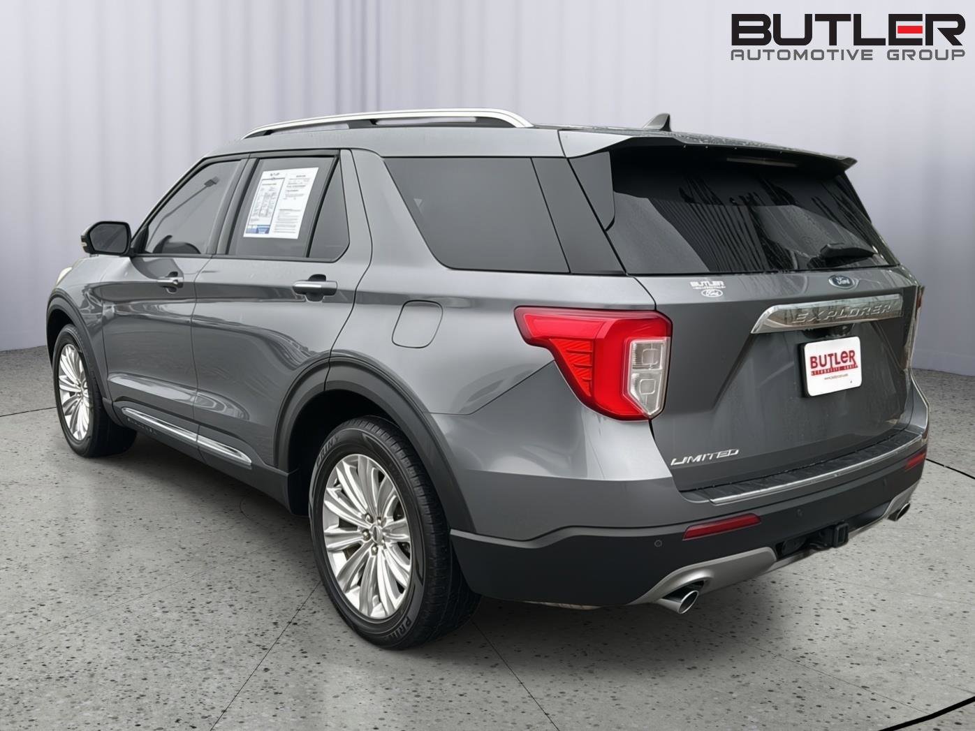 Certified 2022 Ford Explorer Limited w/ Equipment Group 301A image 3