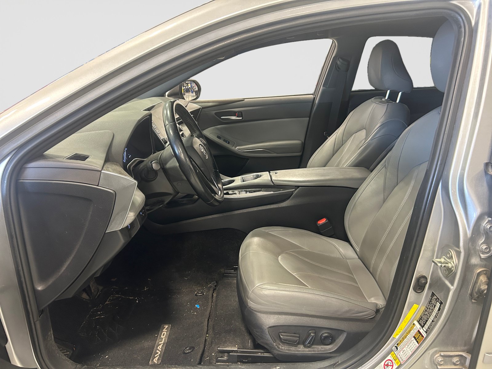 Used 2019 Toyota Avalon XLE FWD image 19