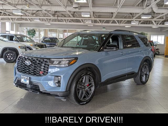 Certified 2025 Ford Explorer ST AWD/4WD image 4