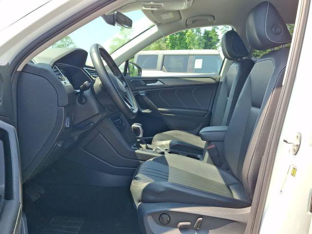 Used 2024 Volkswagen Tiguan SE AWD/4WD image 17