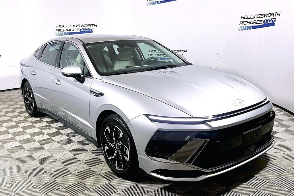 Used 2025 Hyundai Sonata SEL FWD image 3