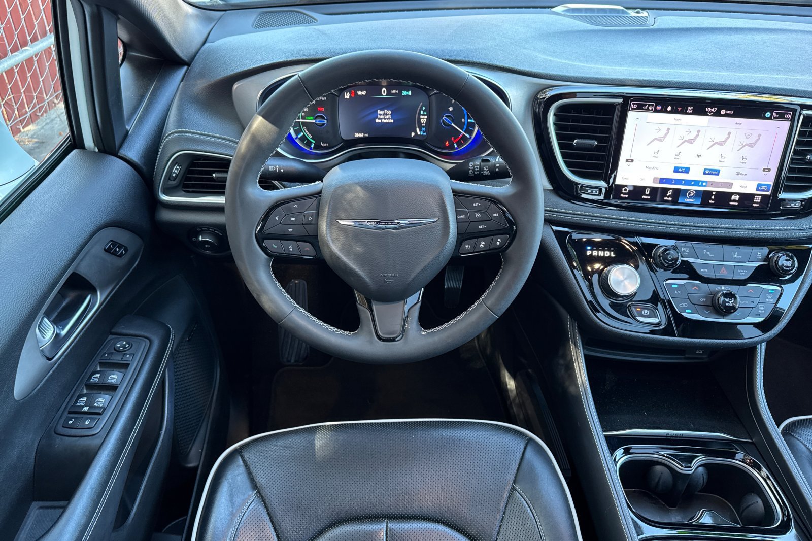 Used 2022 Chrysler Pacifica Limited w/ Uconnect Theater Family Group FWD image 7