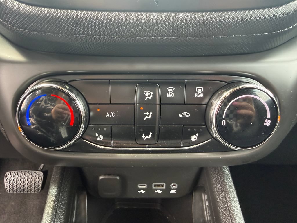 Used 2023 Chevrolet TrailBlazer LT FWD image 30