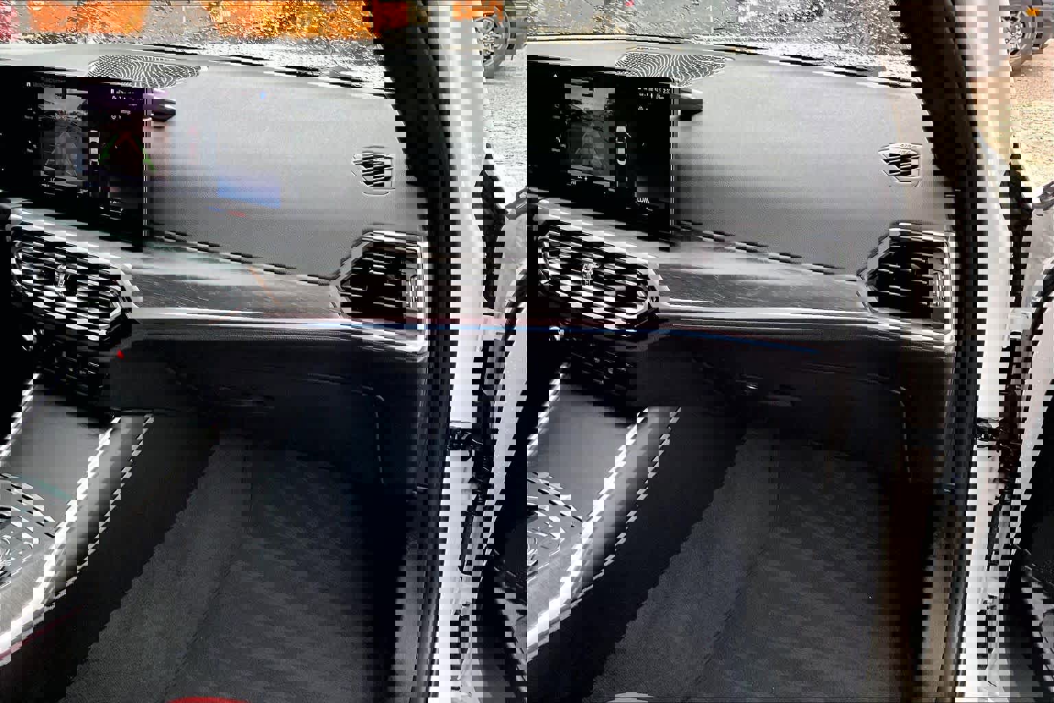 Used 2023 BMW 330i Sedan w/ Driving Assistance Package image 19