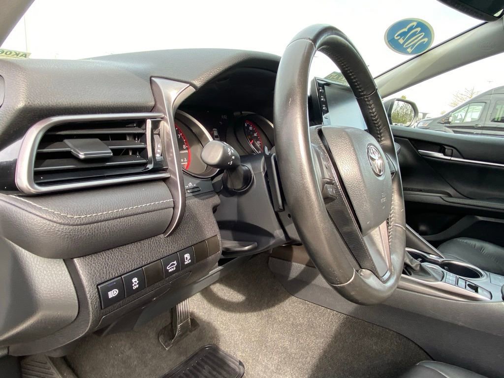 Used 2023 Toyota Camry XSE image 9