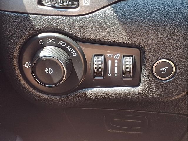 Used 2019 Jeep Cherokee Limited AWD/4WD image 21