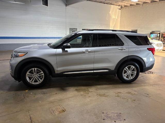Certified 2023 Ford Explorer XLT w/ Equipment Group 202A AWD/4WD image 3