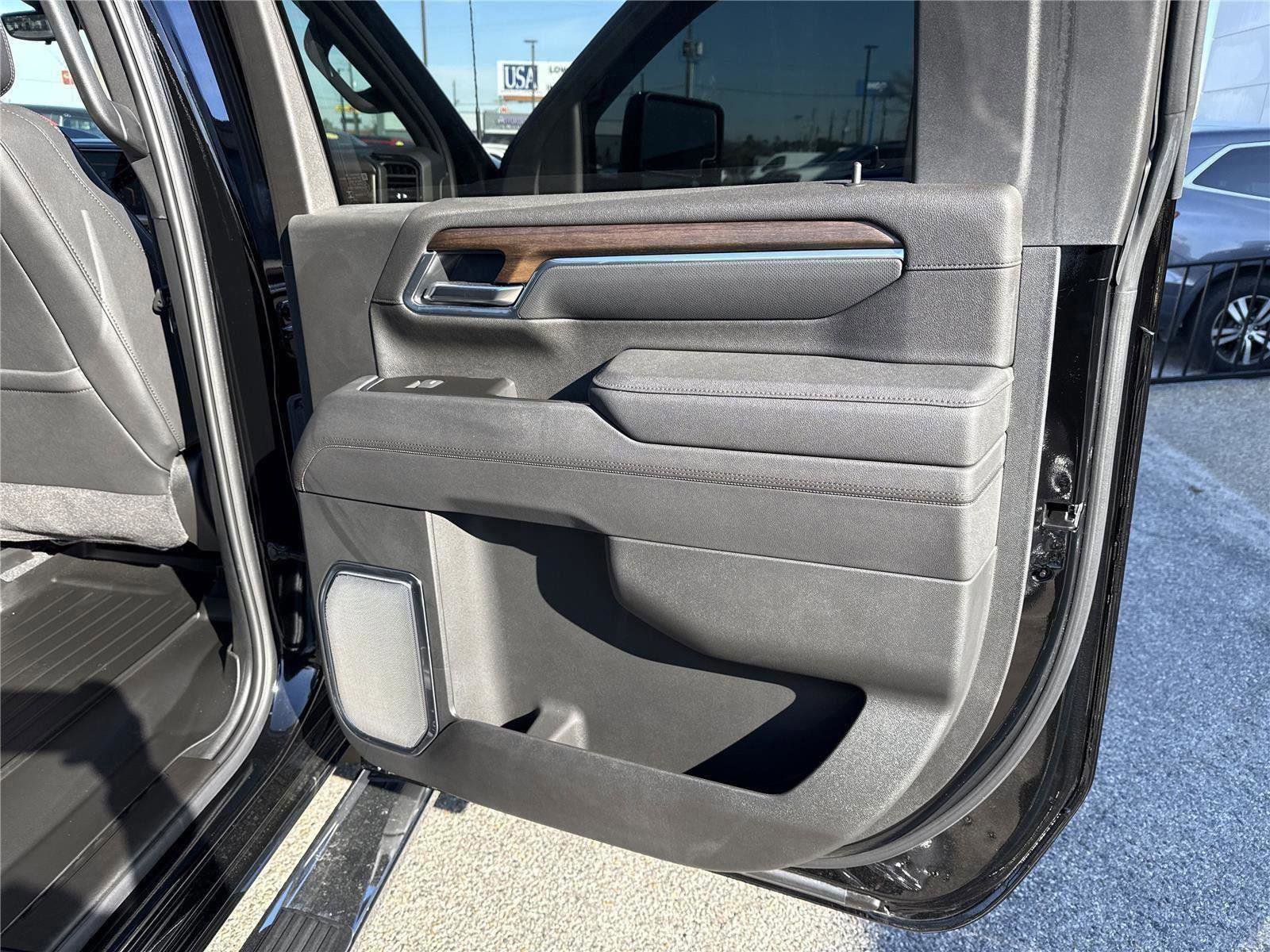 Used 2025 Chevrolet Silverado 2500 High Country w/ High Country Premium Package image 36