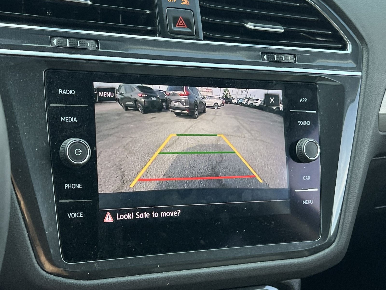 Used 2020 Volkswagen Tiguan SE AWD/4WD image 19