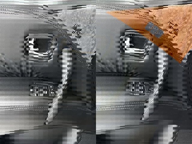 Used 2022 Nissan Armada SL w/ Captain's Chairs Package image 13