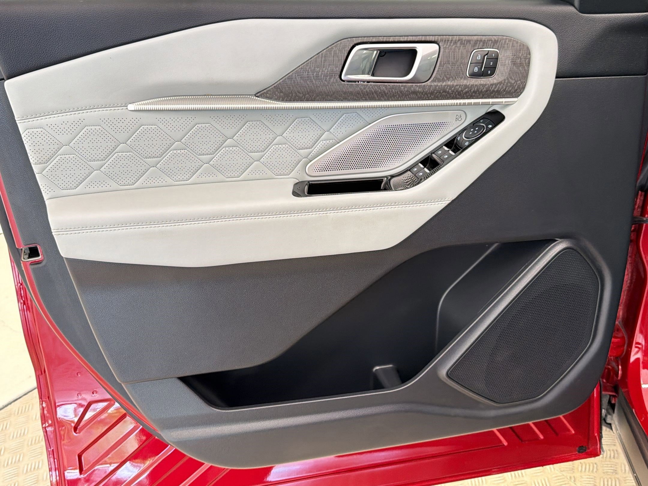 Certified 2025 Ford Explorer Platinum w/ Ultimate Package image 13