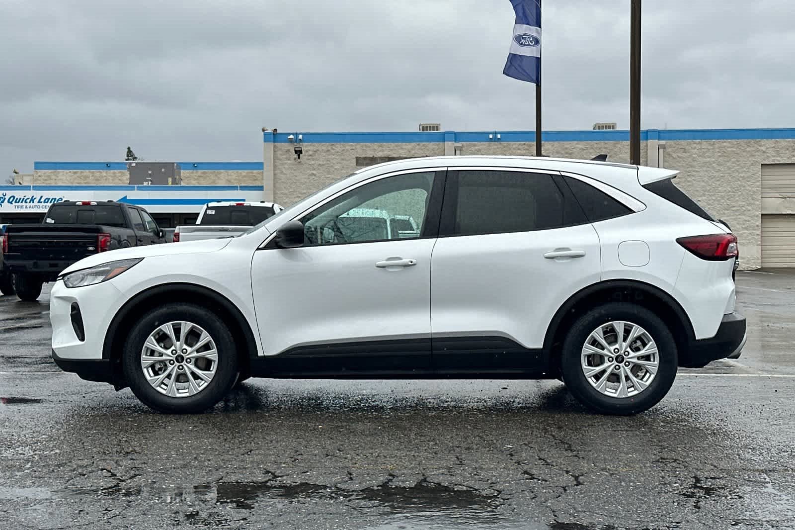 Certified 2024 Ford Escape Active image 2