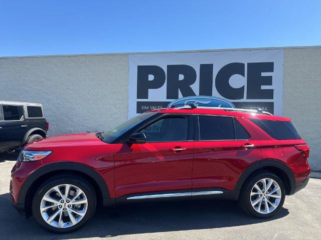 Certified 2022 Ford Explorer Platinum w/ Technology Package AWD/4WD image 2