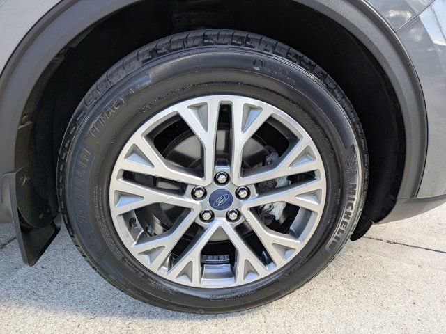 Certified 2022 Ford Escape SE w/ SE Sport Appearance Package image 10