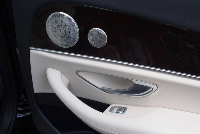 Used 2023 Mercedes-Benz E 350 4MATIC Sedan image 15