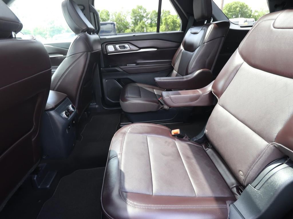 Certified 2025 Ford Explorer Platinum image 15