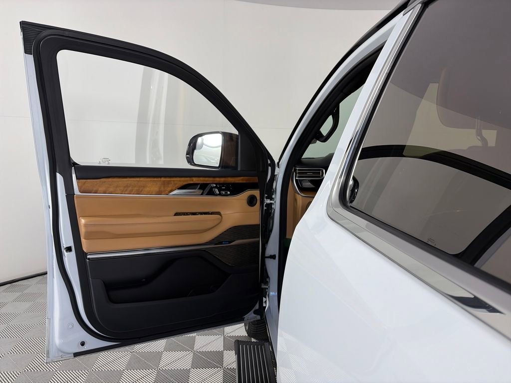 Used 2023 Jeep Grand Wagoneer L Series III w/ Rear Seat Video Group 1 image 10