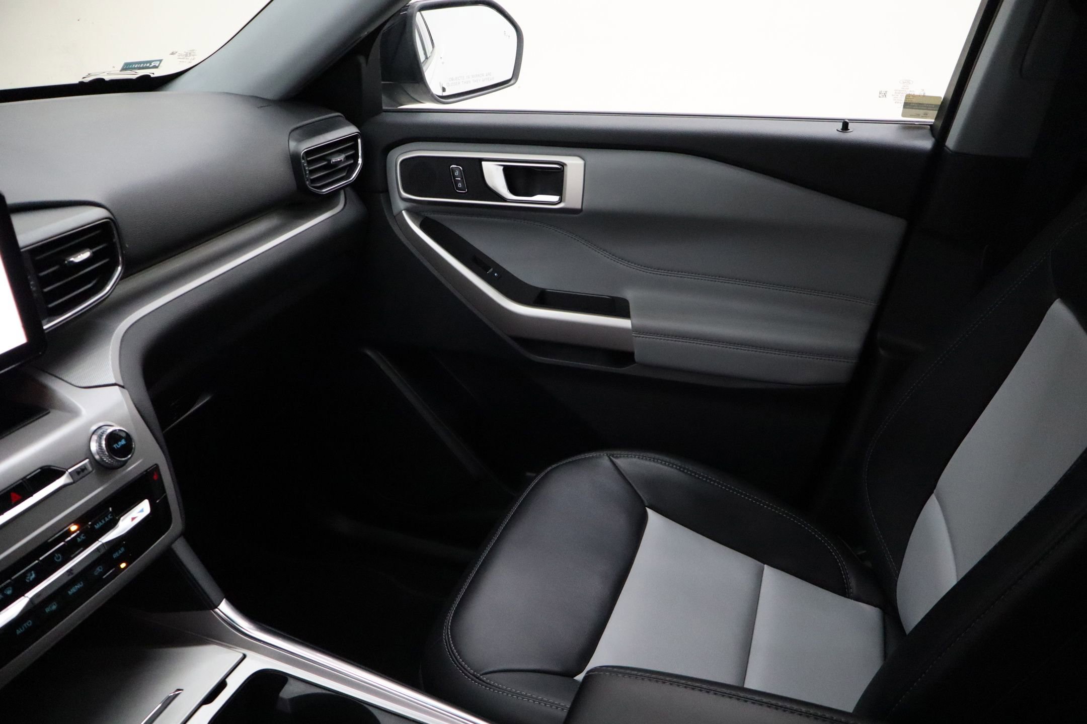 Certified 2023 Ford Explorer XLT w/ Equipment Group 202A image 23