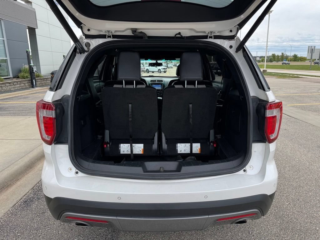 Certified 2017 Ford Explorer XLT w/ Equipment Group 202A AWD/4WD image 44