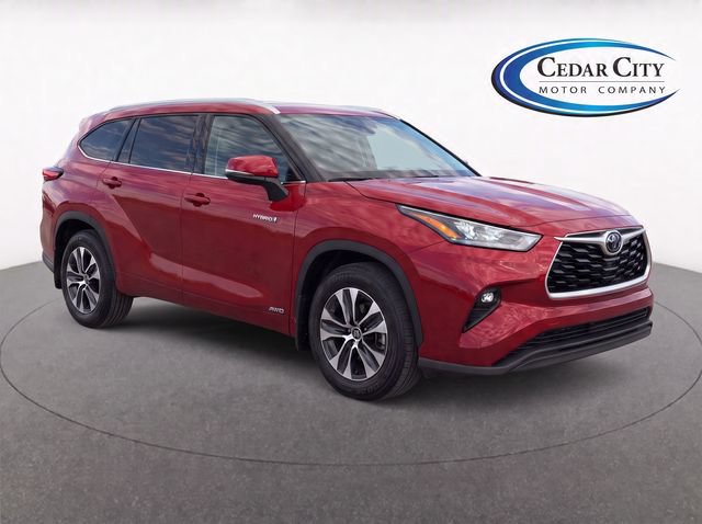 Used 2020 Toyota Highlander XLE AWD/4WD image 2