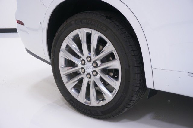Used 2025 Cadillac XT6 Premium Luxury w/ Technology Package FWD image 6