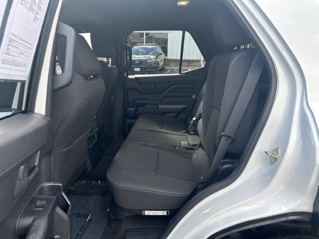 Used 2025 Toyota 4Runner SR5 AWD/4WD image 30