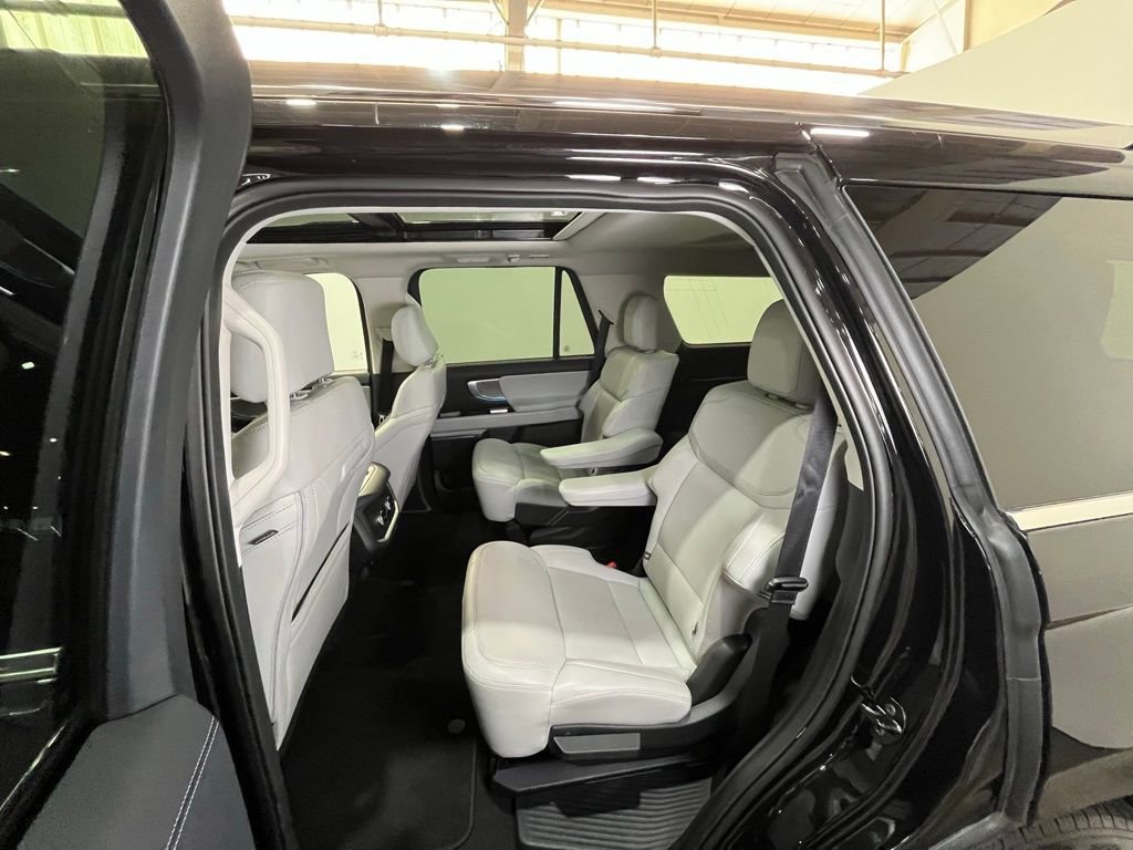 Certified 2025 Ford Expedition Platinum AWD/4WD image 19