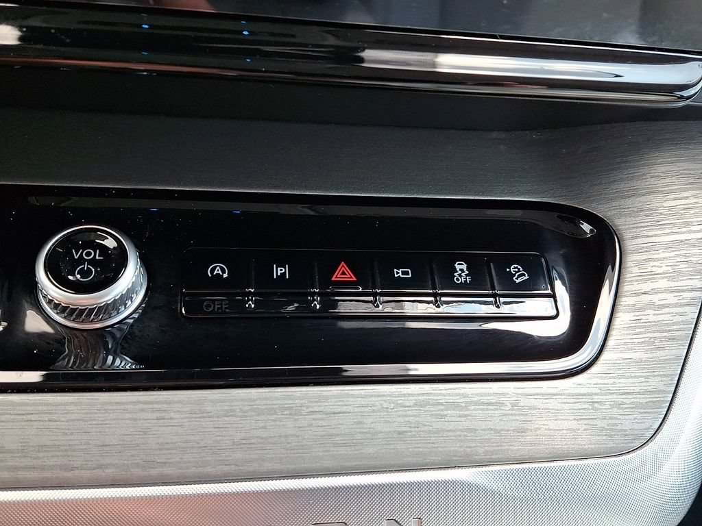 Certified 2025 Ford Expedition Platinum w/ Driver's Package AWD/4WD image 28