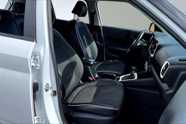 Used 2024 Hyundai Venue Limited image 12
