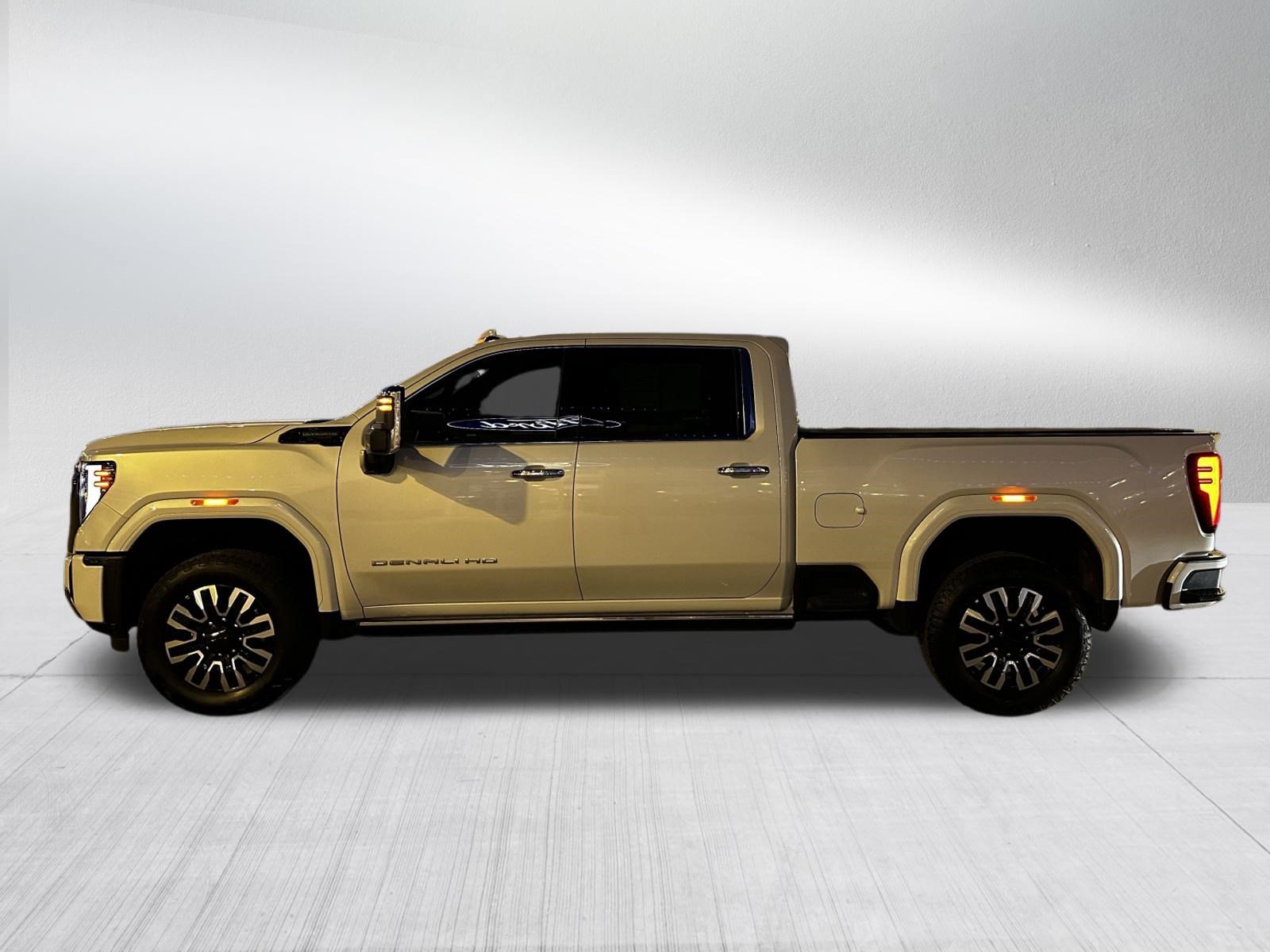 Used 2024 GMC Sierra 2500 Denali Ultimate AWD/4WD image 4